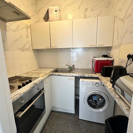 런던 Lovely 2 Bed Flat 2 Floor Miles 아파트 외부 사진