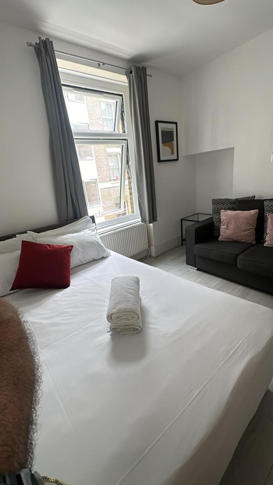 런던 Lovely 2 Bed Flat 2 Floor Miles 아파트 외부 사진