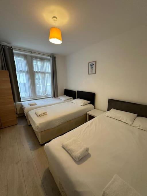 런던 Lovely 2 Bed Flat 2 Floor Miles 아파트 외부 사진