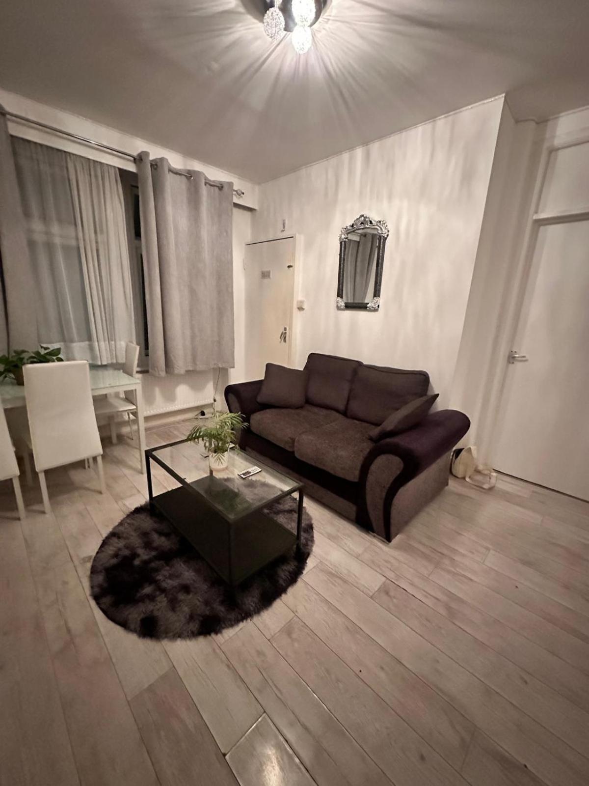 런던 Lovely 2 Bed Flat 2 Floor Miles 아파트 외부 사진