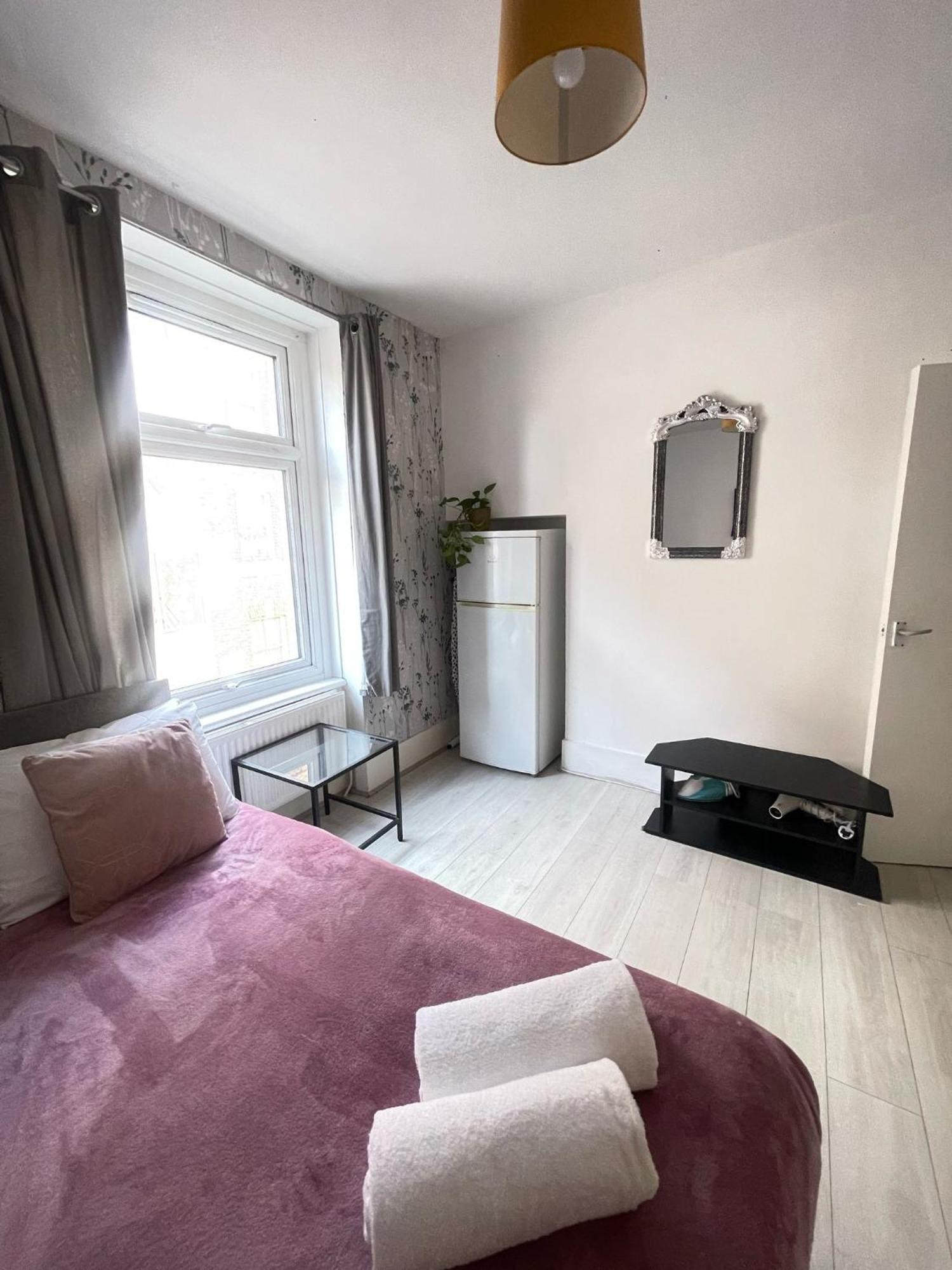 Lovely 2 Bed Flat 2 Floor Miles 런던 외부 사진